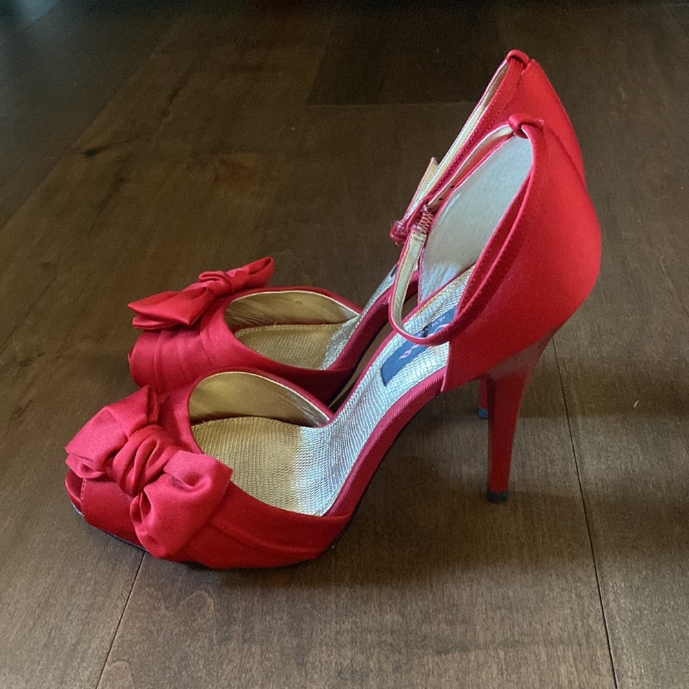Nina gorgeous red heels! *lightly worn* - Picture 4 of 6